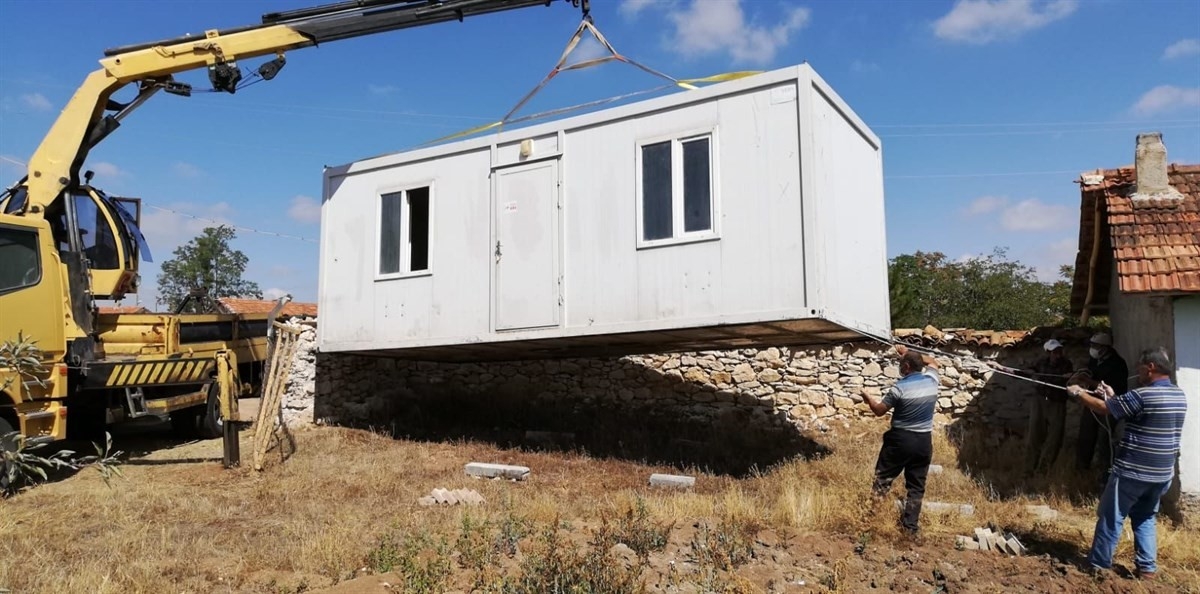 Altıntaş’ta yaralar sarılıyor