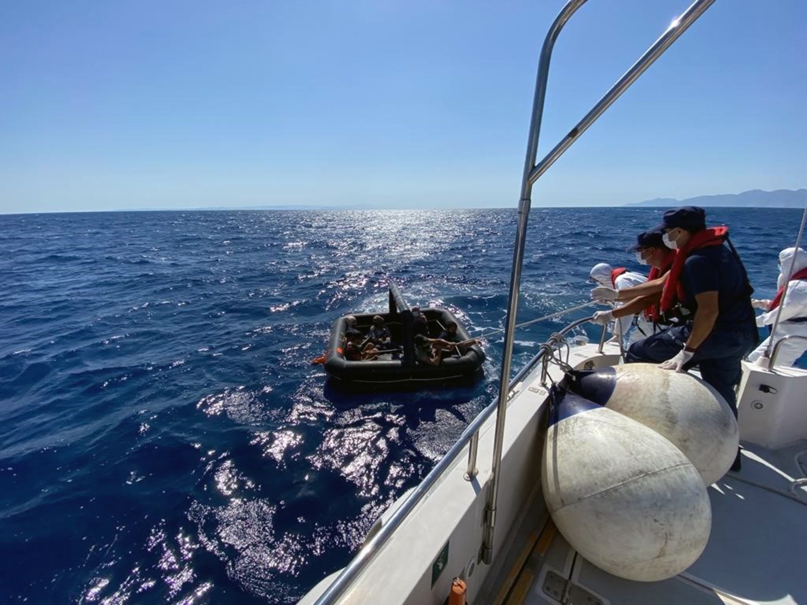 Marmaris’te 8 düzensiz göçmen kurtarıldı