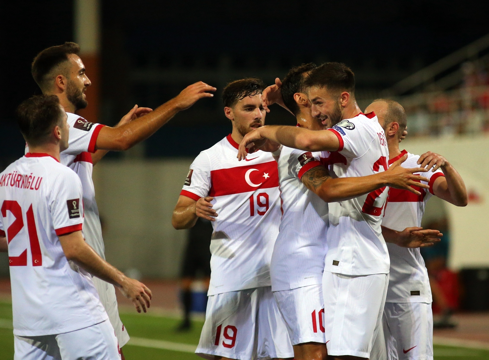 İşte Spor Yazarlarının Milli Takım Yorumları!