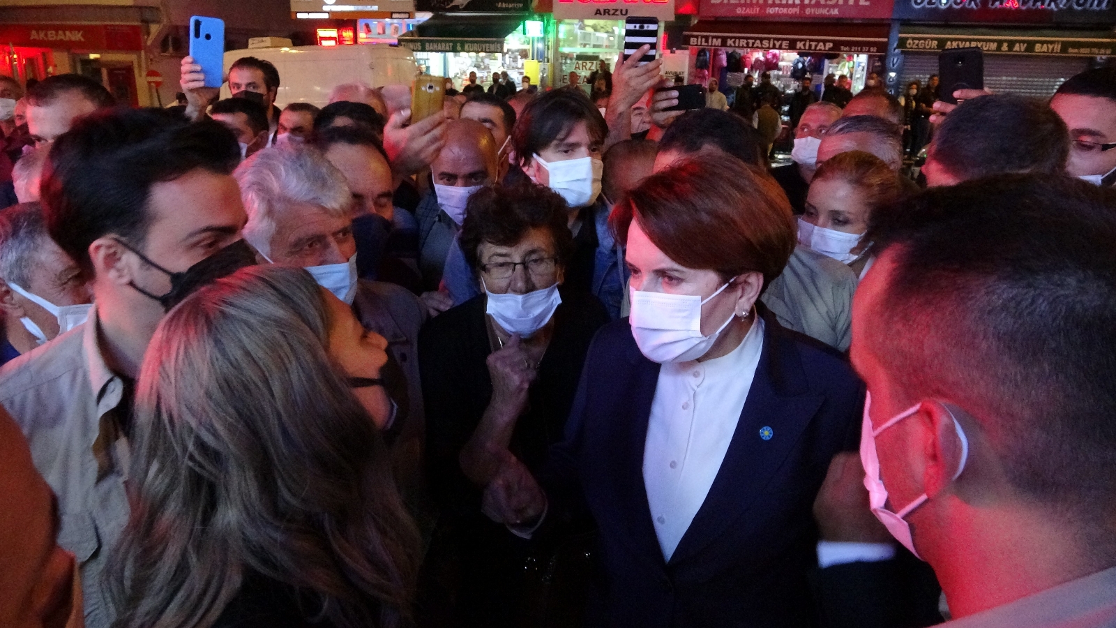 İyi Parti Genel Başkanı Akşener, Ardahan’da Esnafı Ziyaret Etti