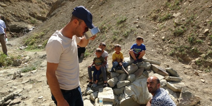 Muş'ta bakteri tespit edilen suyun şifa olduğunu sanıyorlar