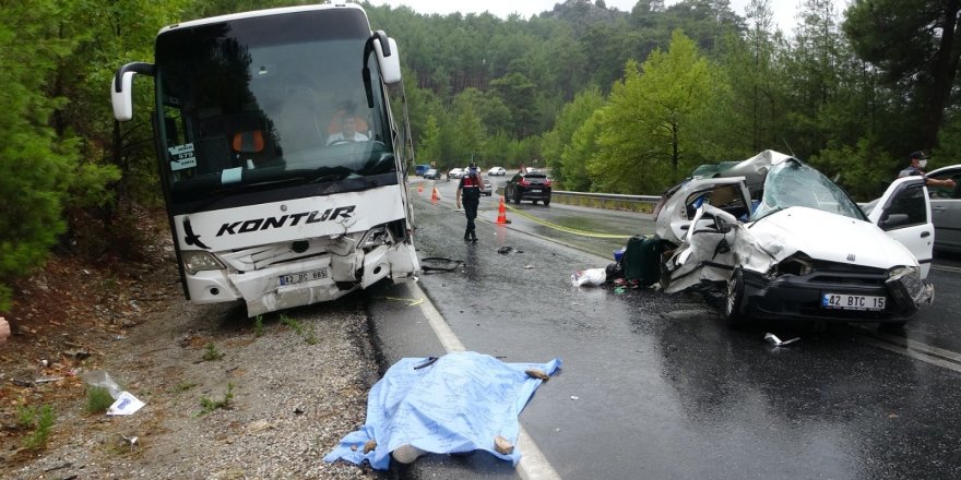 Eve dönüş yolu 2 kızı anne ve babasından ayırdı