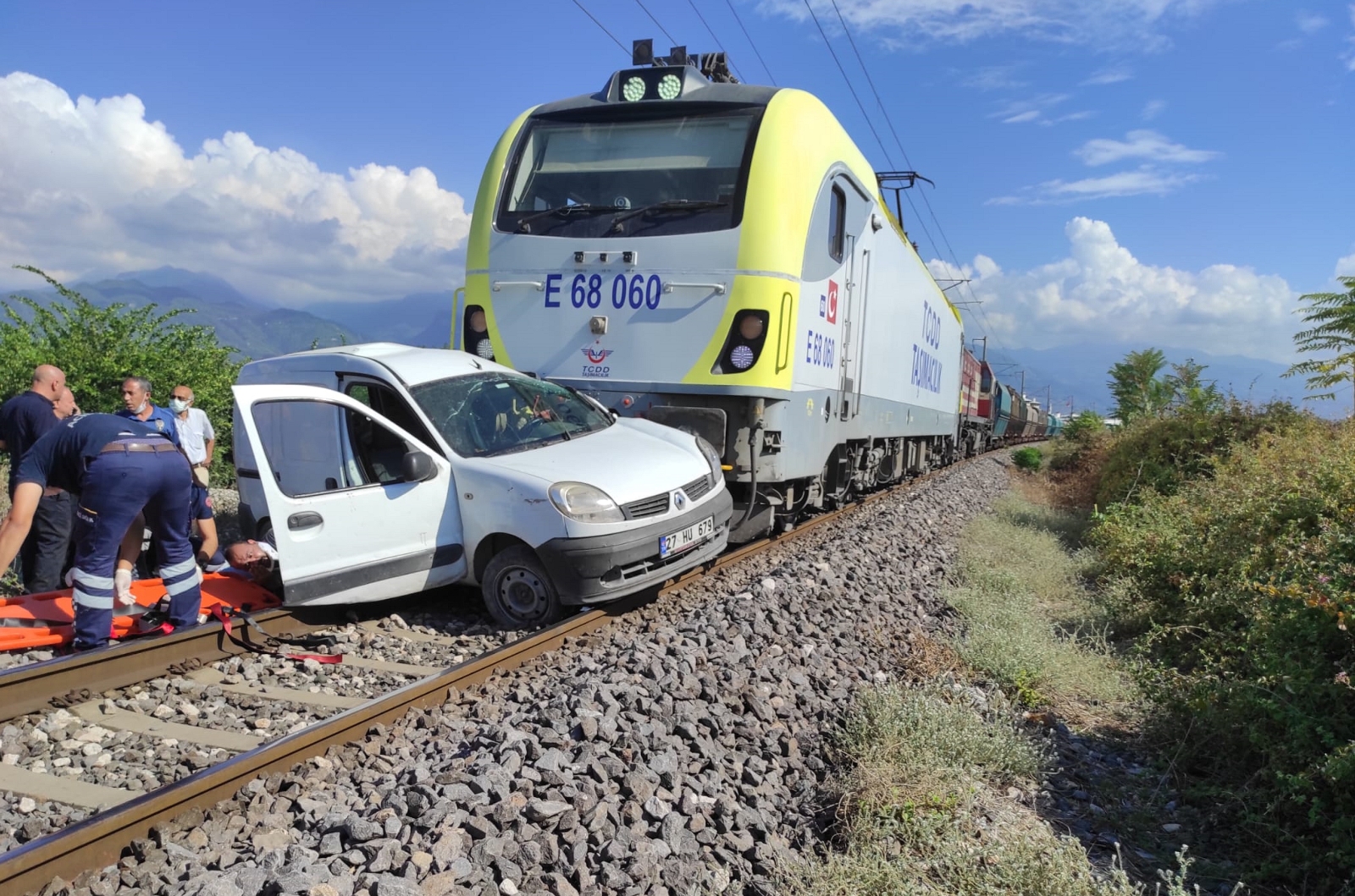 Dörtyol’da hemzemin geçitte tren kazası: 2 yaralı
