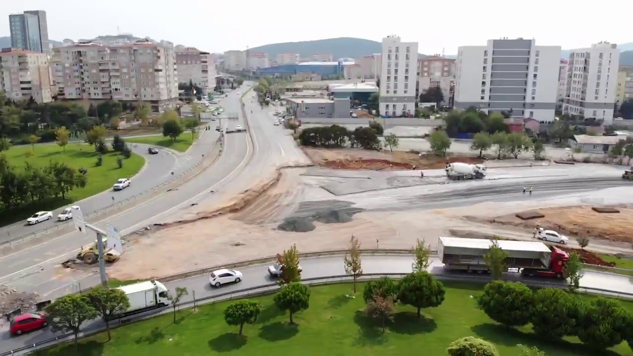 İBB, Sancaktepe’de okul yolunu hafriyat dökerek kapattı