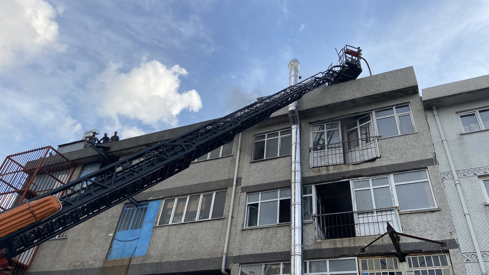 Eyüpsultan’da korkutan iş yeri yangını