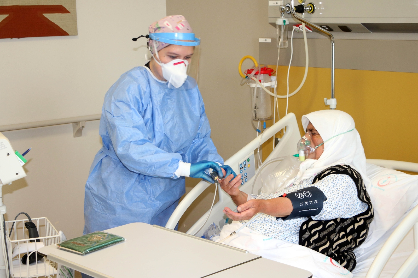 65 Yaşındaki Kadın Aşı Yaptırmamanın Pişmanlığını Yaşıyor