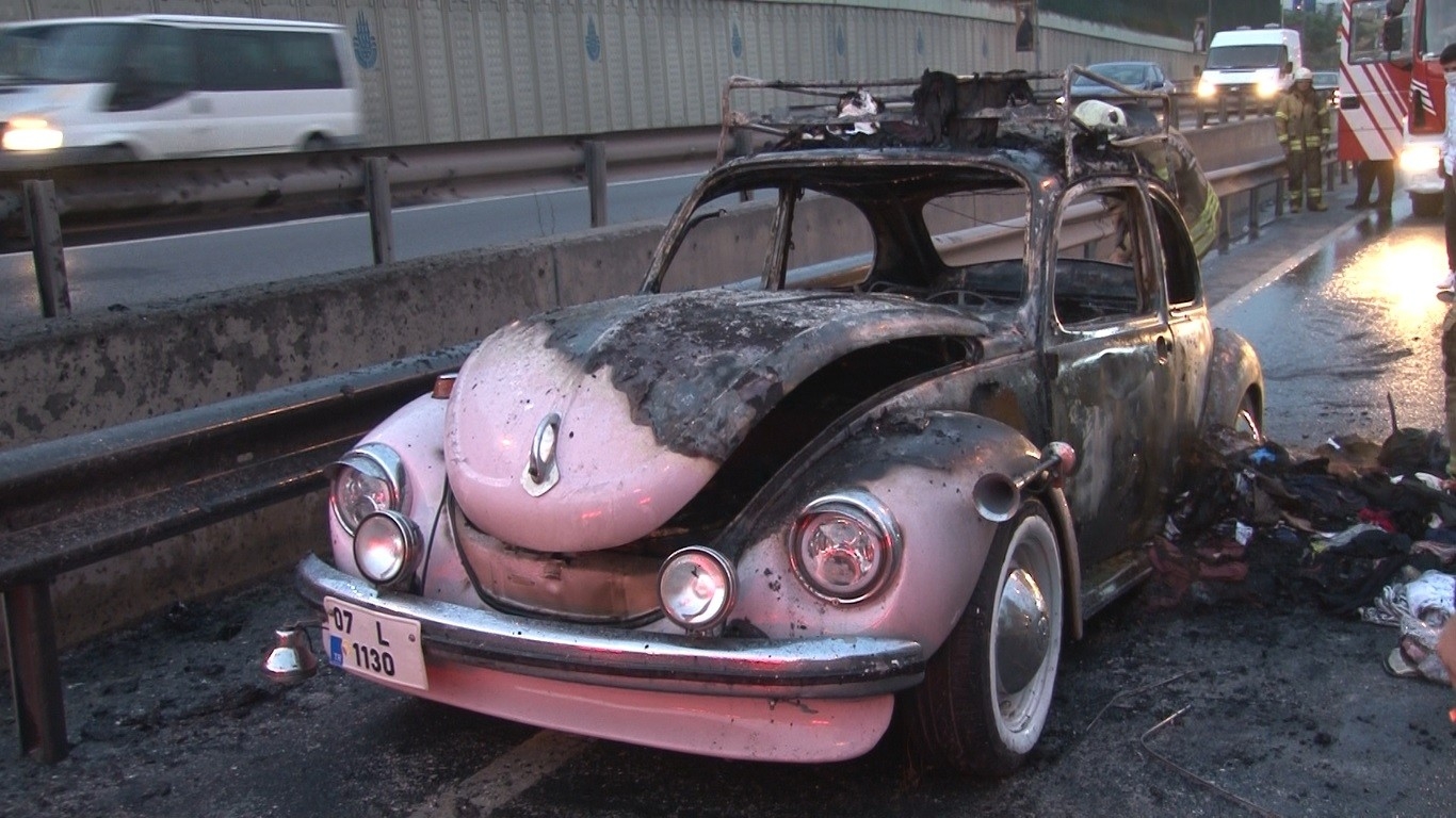 Sünnet Düğününde Kullanmak Üzere Yola Çıktığı Otomobil Alev Alev Yandı