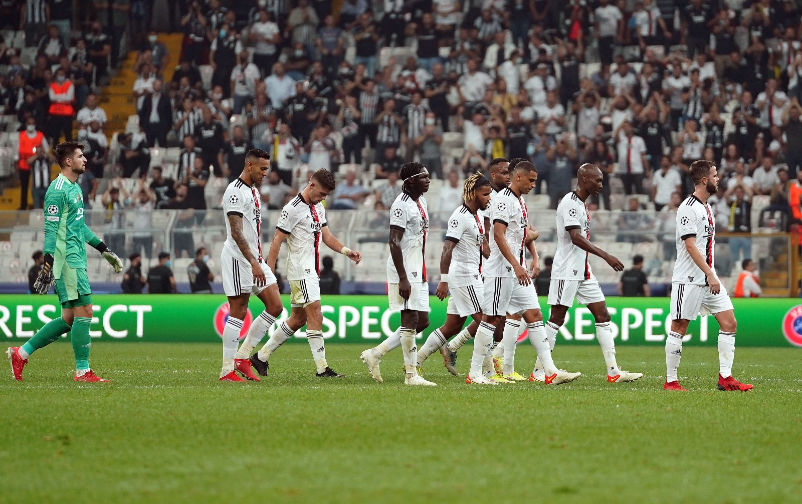 Devre bitti, tribünler takımı çağırdı!