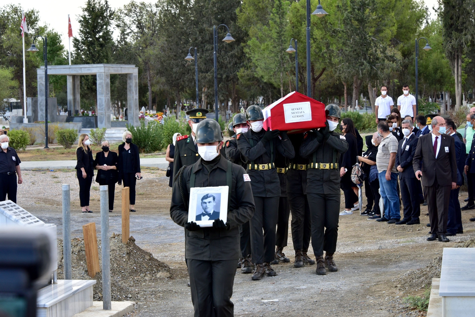 57 Yıl Sonra Naaşı KKTC’ye Getirilen Şehit Gürsoy, Askeri Törenle Defnedildi