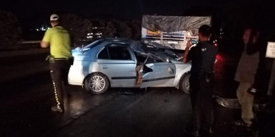 Adana' da otobüs ve tır çarpıştı yine ölü ve yaralılar var