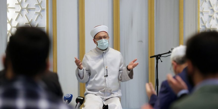 Diyanet İşleri Başkanı Erbaş, sabah namazında öğrencilerle buluştu