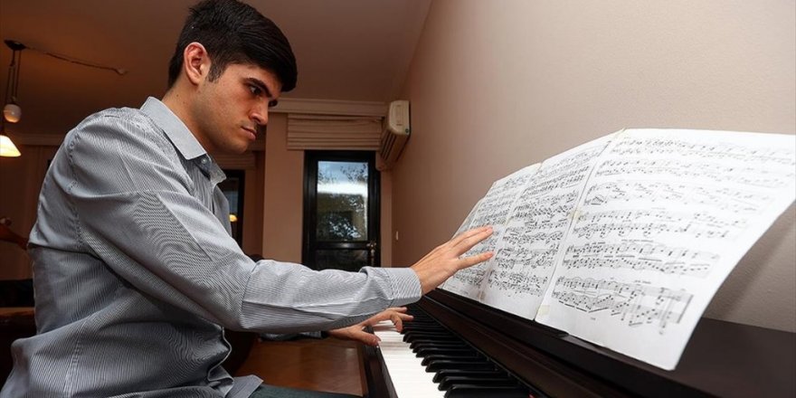 Türkiye'nin İlk Otizmli Doktora Öğrencisi, Müzik Dehası Buğra Oldu