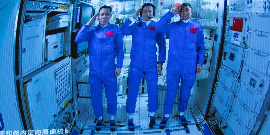 Çinli astronotlar 90 gün sonra uzay istasyonundan ayrıldı