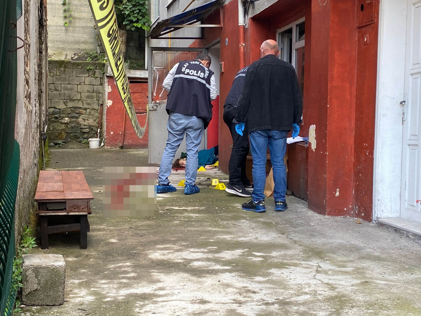 Boşanma aşamasındaki eşini tek kurşunla öldürdü