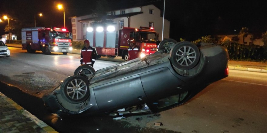 Sakarya'da kontrolden çıkan araç takla attı