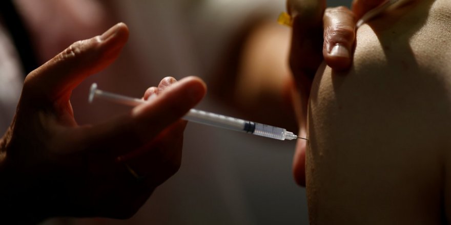 Fransa'da 3 bin sağlıkçı işten uzaklaştırıldı