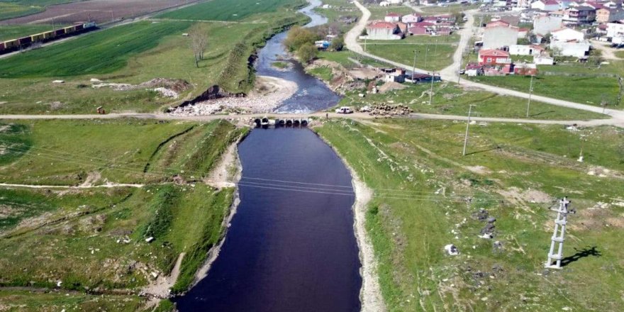Çorlu Deresi, siyah akmaya devam ediyor