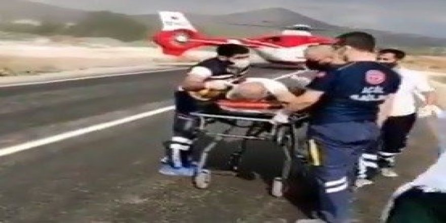 Ambulans helikopter kara yoluna indi