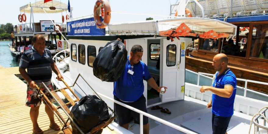 Denizlerden 2,5 milyon ton atık toplandı