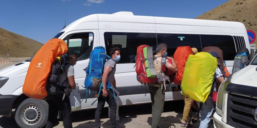 İran’dan Van’a turist kafileleri gelmeye başladı