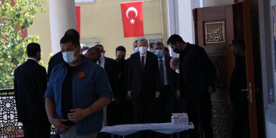Erdoğan, Cuma Namazını Mersin’de Emir Sultan Camiinde Kıldı