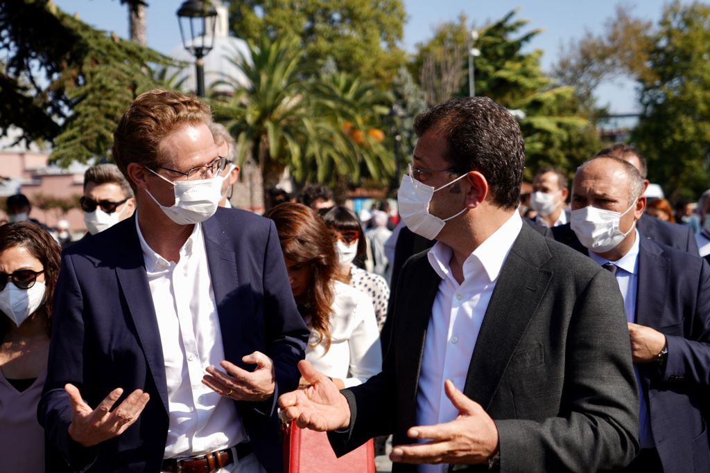 İmamoğlu, AB Büyükelçisi ile “Hareketlilik Haftası”nda birlikte yürüdü