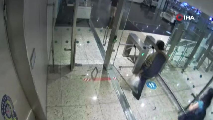 Midesindeki Kokain Patlayan Uyuşturucu Kuryesi, Havalimanında Öldü