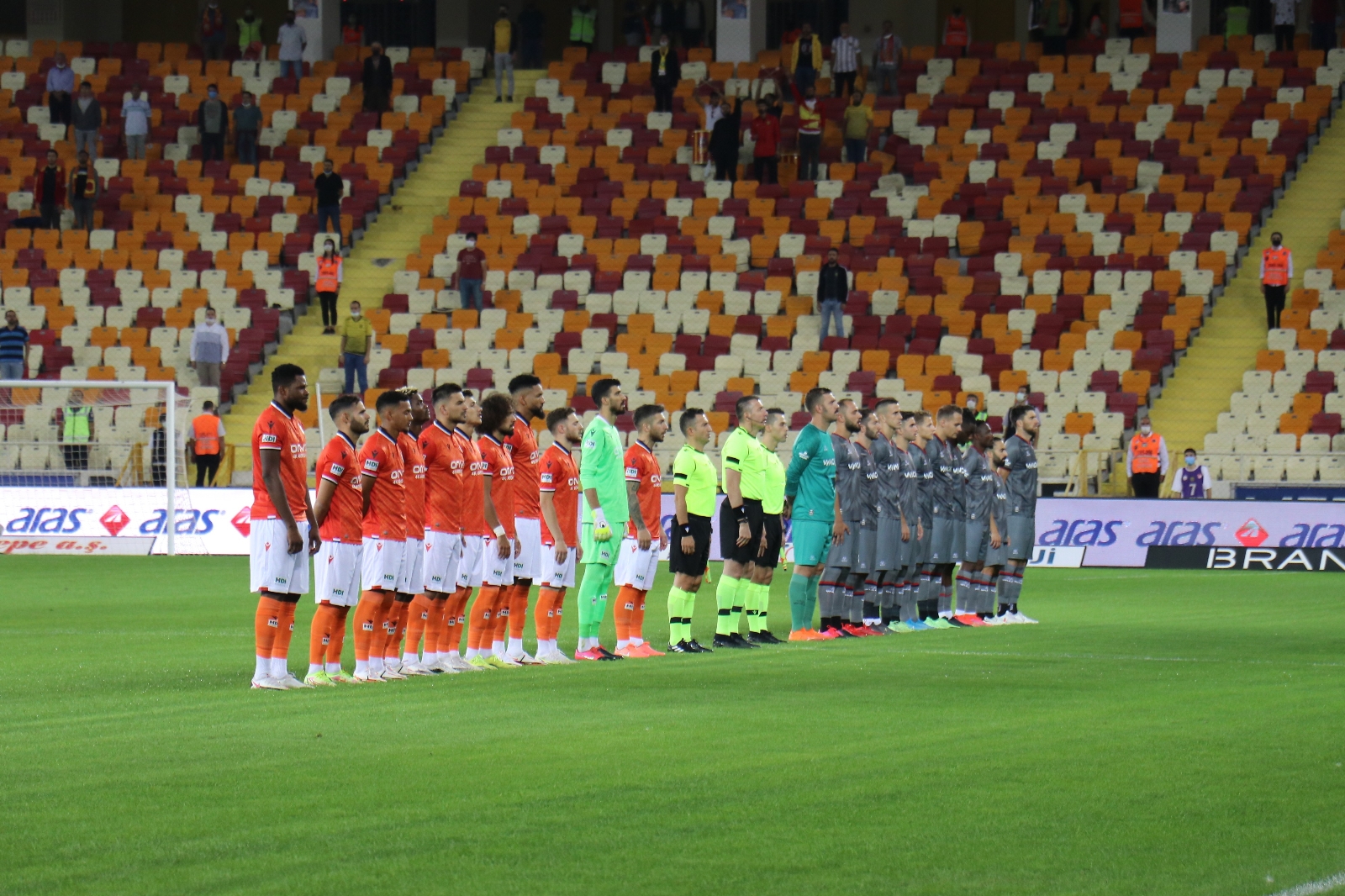 Süper Lig: Yeni Malatyaspor: 3 - Fatih Karagümrük: 2 (İlk Yarı)