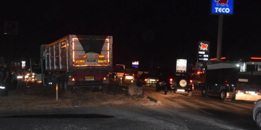 İzmir'de tır ile otobüs çarpıştı: 12 yaralı