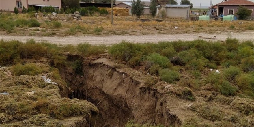 Konya'da toprak yüzeyde oluşan yarıkların AFAD raporu yayınlandı