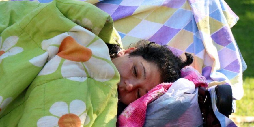 Kimsesiz kadın 3 aydır parkta yatıyor