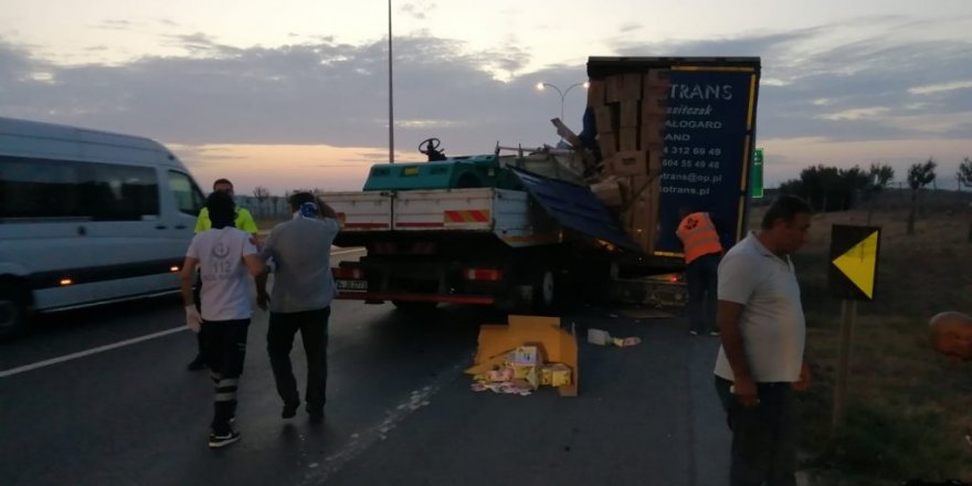 Tem’de Tıra Kamyon Çarptı: 1 Yaralı