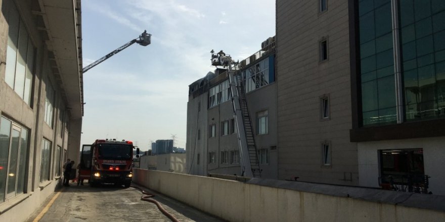 5 Katlı İş Merkezinde Korkutan Yangın