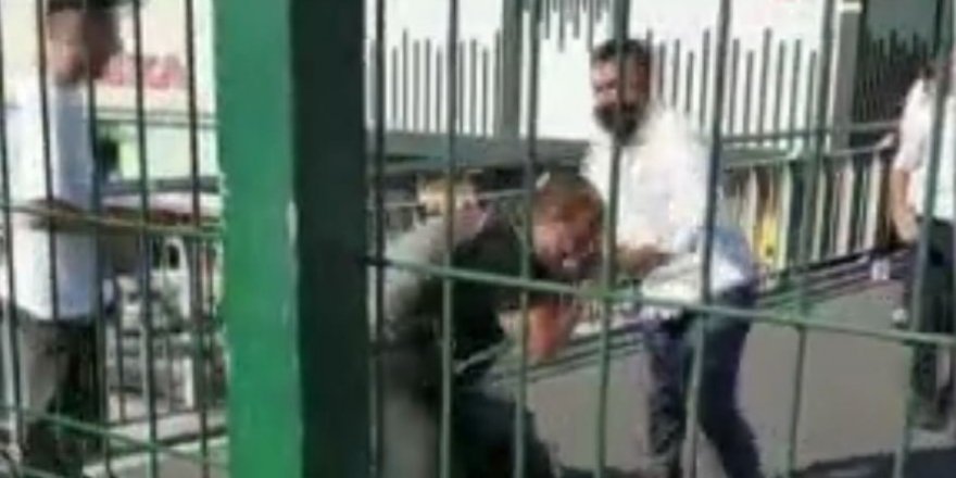 Seyyar Satıcıların Yumruk Yumruğa Kavgası Kamerada