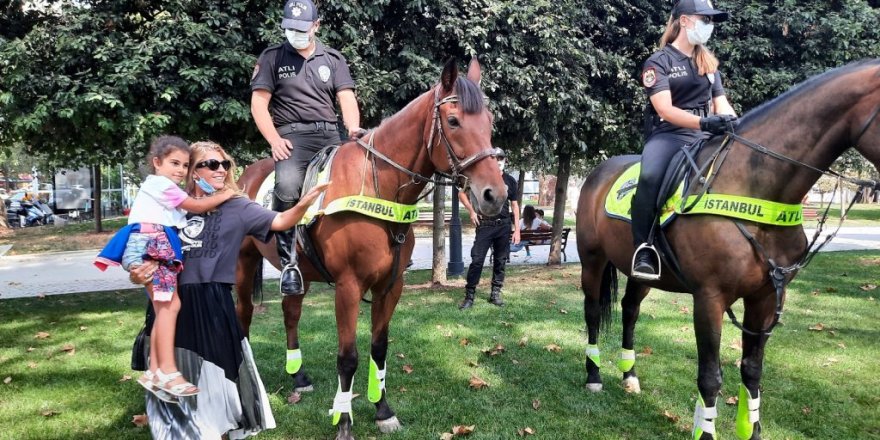Atlı Polislerin Denetimi Büyük İlgi Gördü