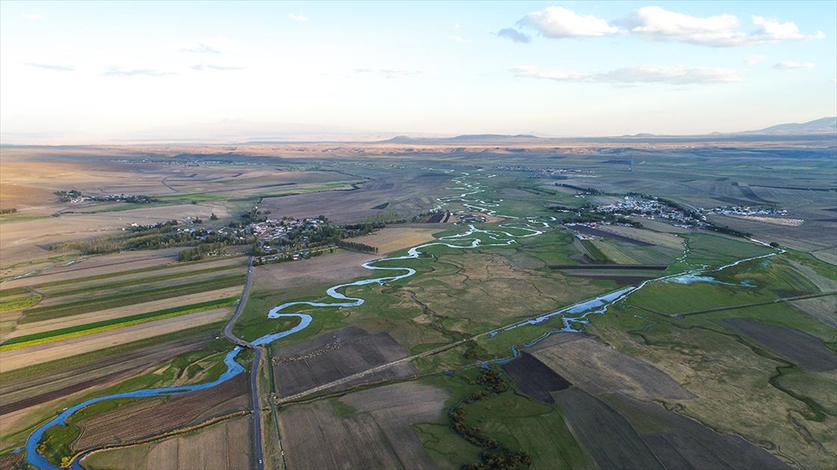 Kars'taki Menderesler Her Mevsim Güzelliğiyle Cezbediyor