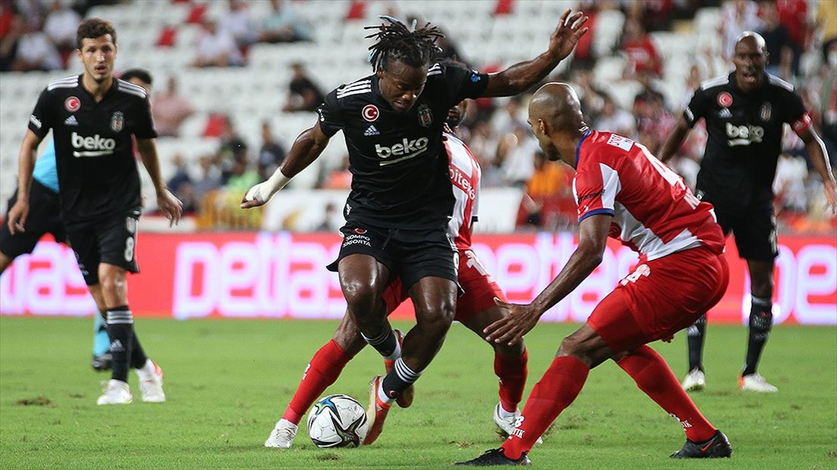 Beşiktaş 3 Puanı İkinci Yarıda Bulduğu Gollerle Aldı