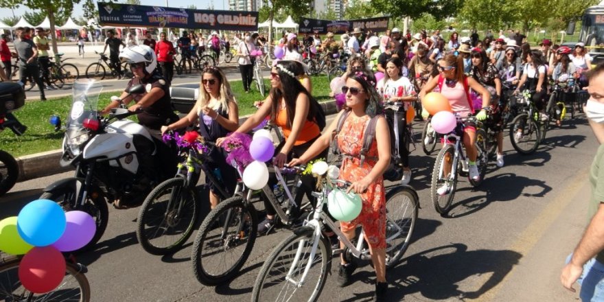 Diyarbakır’ın süslü kadınları pedal çevirdi