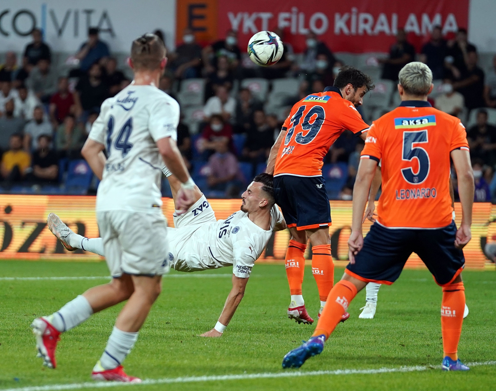 Süper Lig: Medipol Başakşehir: 1 - Fenerbahçe: 0 (İlk yarı)