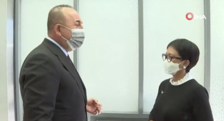 Dışişleri Bakanı Çavuşoğlu, Endonezya Dışişleri Bakanı Marsudi ile bir araya geldi