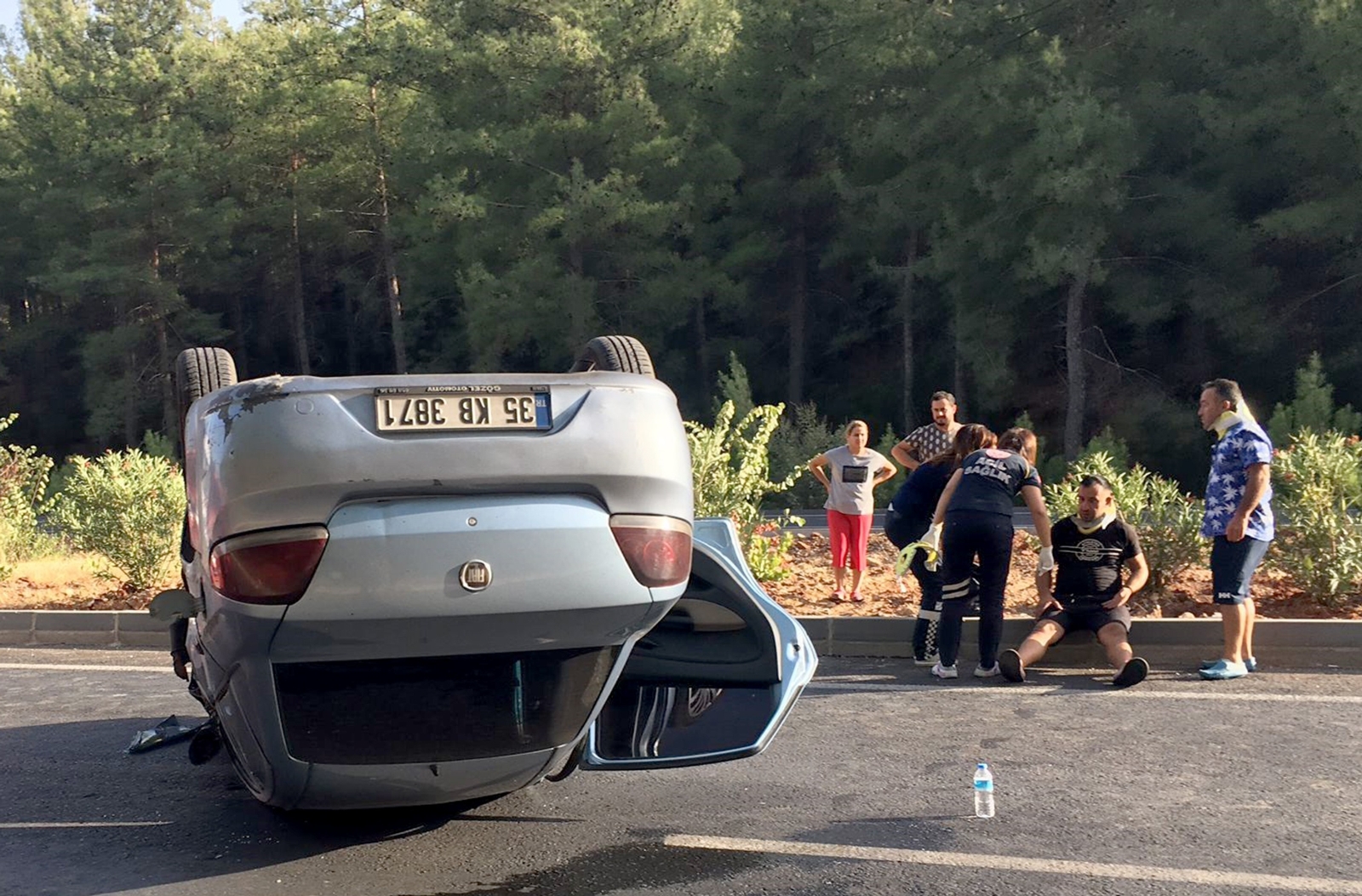 Takla atan araçta 2 kişi yaralandı