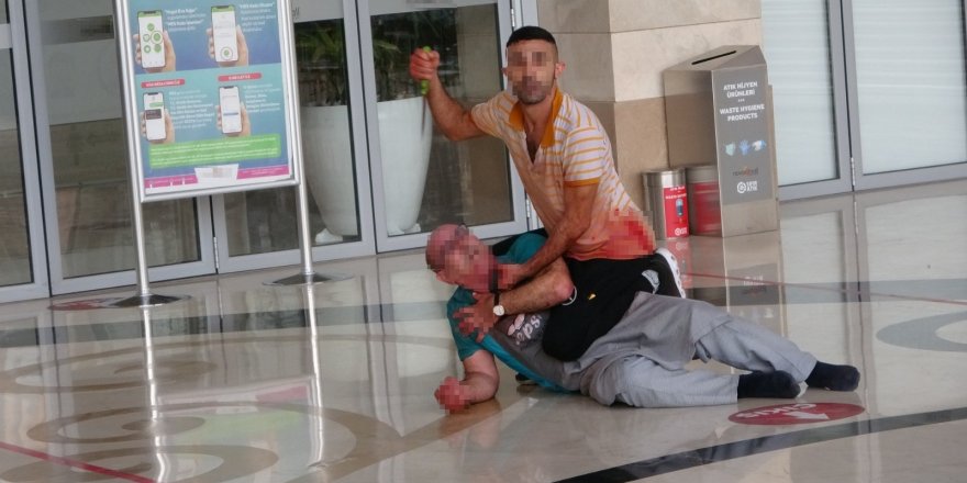 Antalya'nın Manavgat ilçesinde Garson Ustabaşını Rehin Aldı