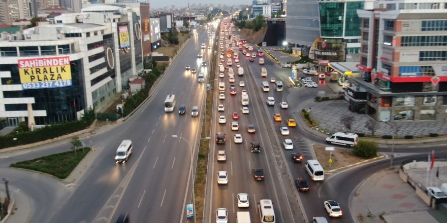 İstanbul haftaya yoğun trafikle başladı