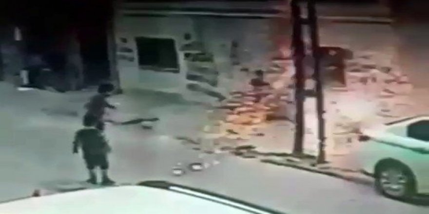 Sokakta top oynayan çocuk dehşeti yaşadı