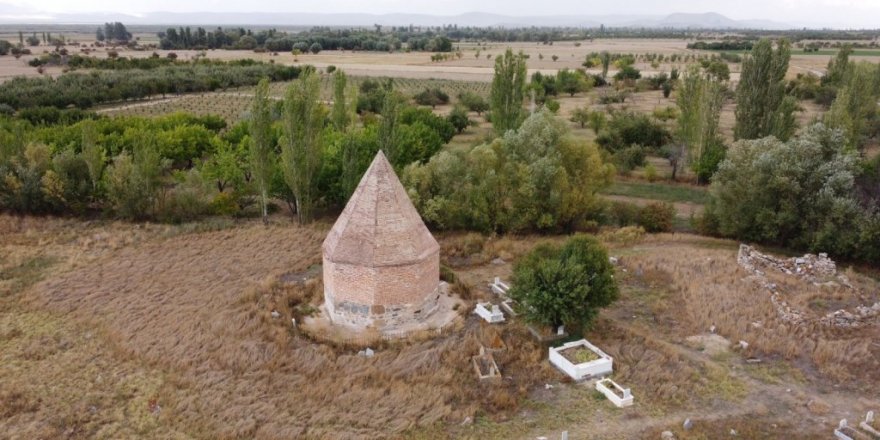 Selçuklu kümbetinde yıllar sonra ortaya çıkan acı gerçek!