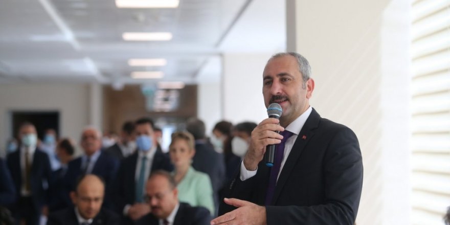 Abdulhamit Gül: “Sözleşmeli arkadaşlarımızın kadroya geçmesi birinci meselemiz”