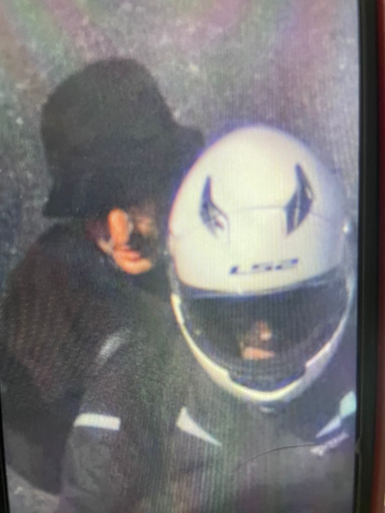 Lastiği Patlatıp, Para Dolu Çantayı Çaldılar