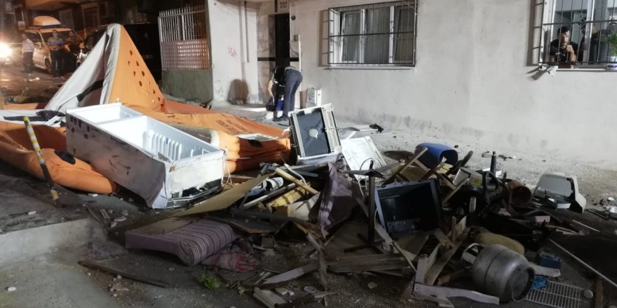 İzmir’de  Evden Çıkmak İstemeyen Kiracı Sokağı Savaş Alanına Çevirdi