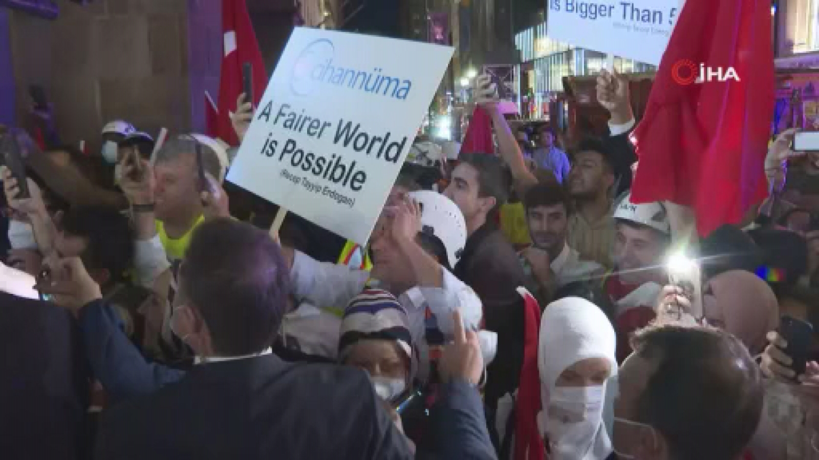 Cumhurbaşkanı Erdoğan’a New York’ta otel önünde sevgi gösterisi