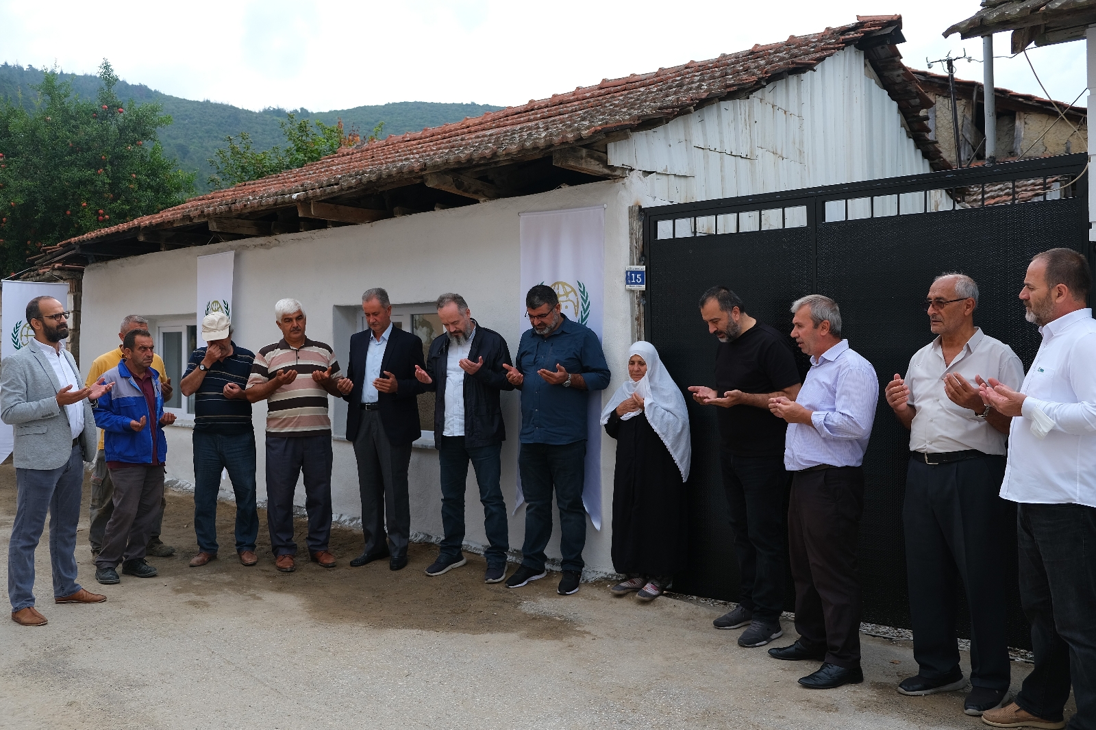 Selde evi yıkılan Fatma Teyze’nin yüzü güldü